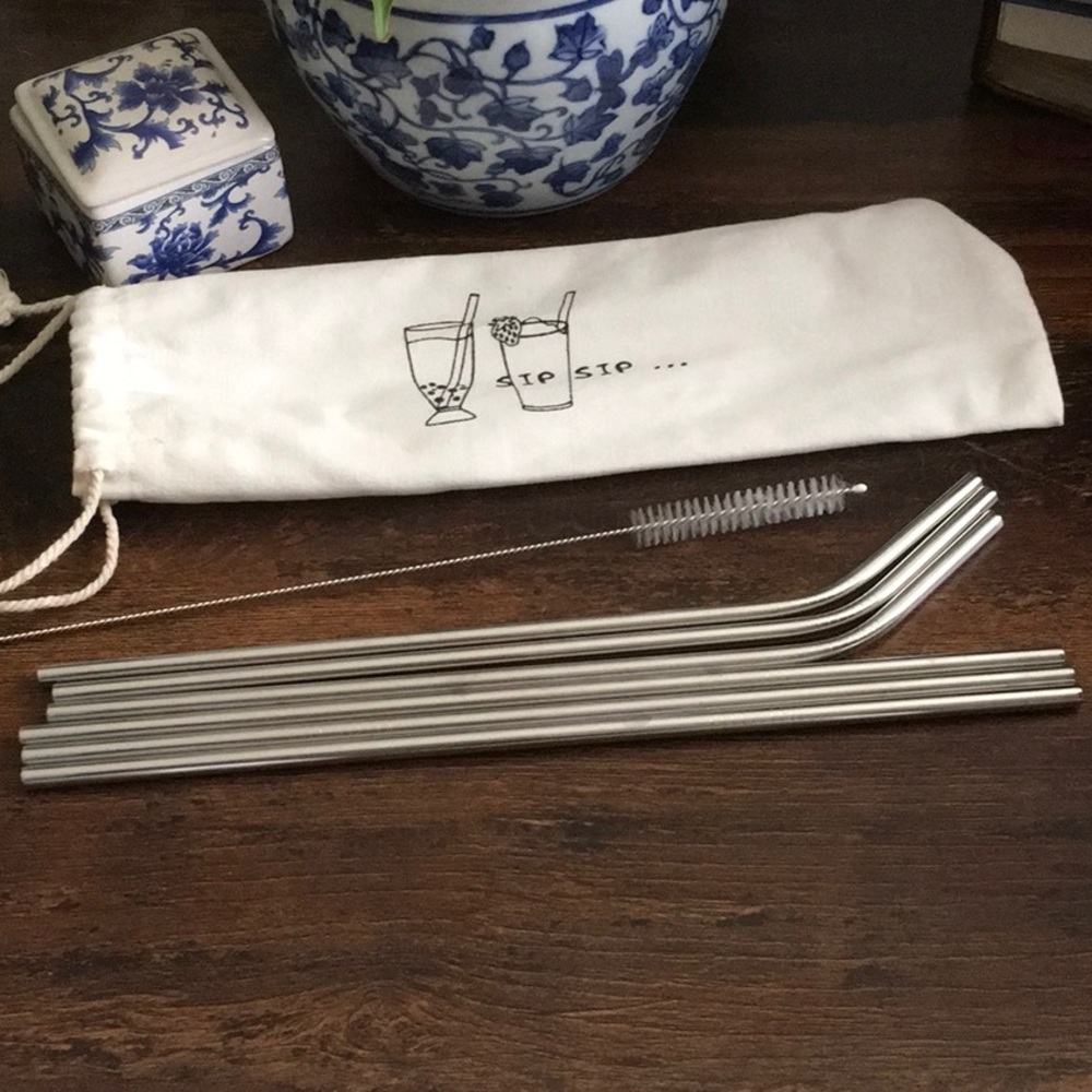 White Drawstring Bag with Fun Sip Design and Ten Straws. 104